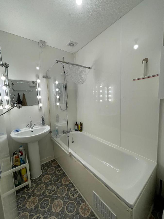 One Bedroom Websters Land Flat - Grassmarket Edinburgh Bagian luar foto