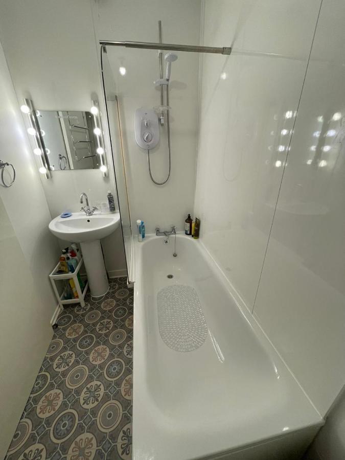 One Bedroom Websters Land Flat - Grassmarket Edinburgh Bagian luar foto